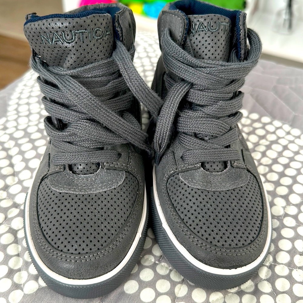 Worn once on a winter trip. Nautica short sneaker boot